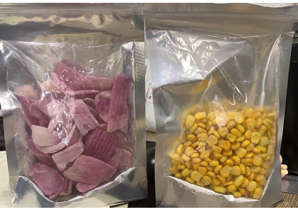 Vacuum fried red onion and corn sample