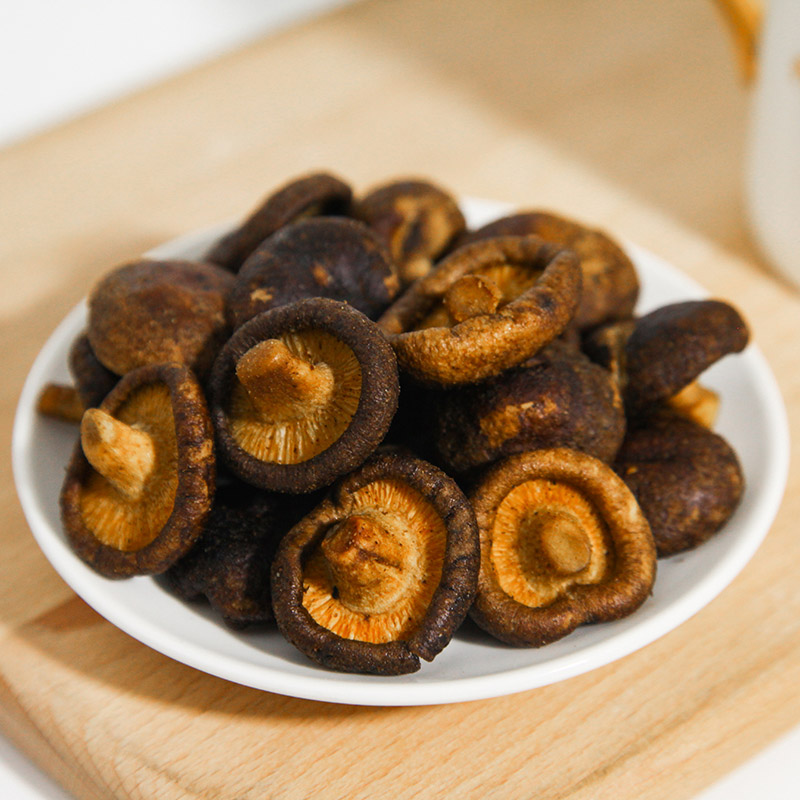 Dried mushroom chips